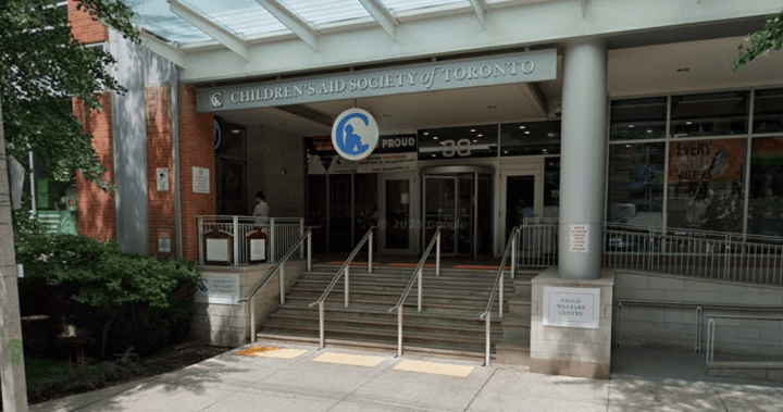Toronto child welfare workers consider strike action over workload
