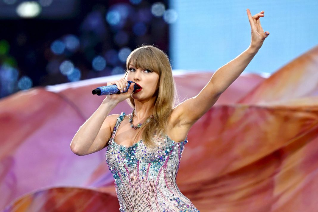 Taylor Swift performs on stage during the "Taylor Swift 