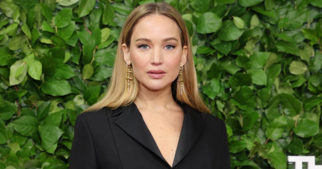 Jennifer Lawrence's Cool-Girl Wool Clogs Look Is Actually on Amazon for Less