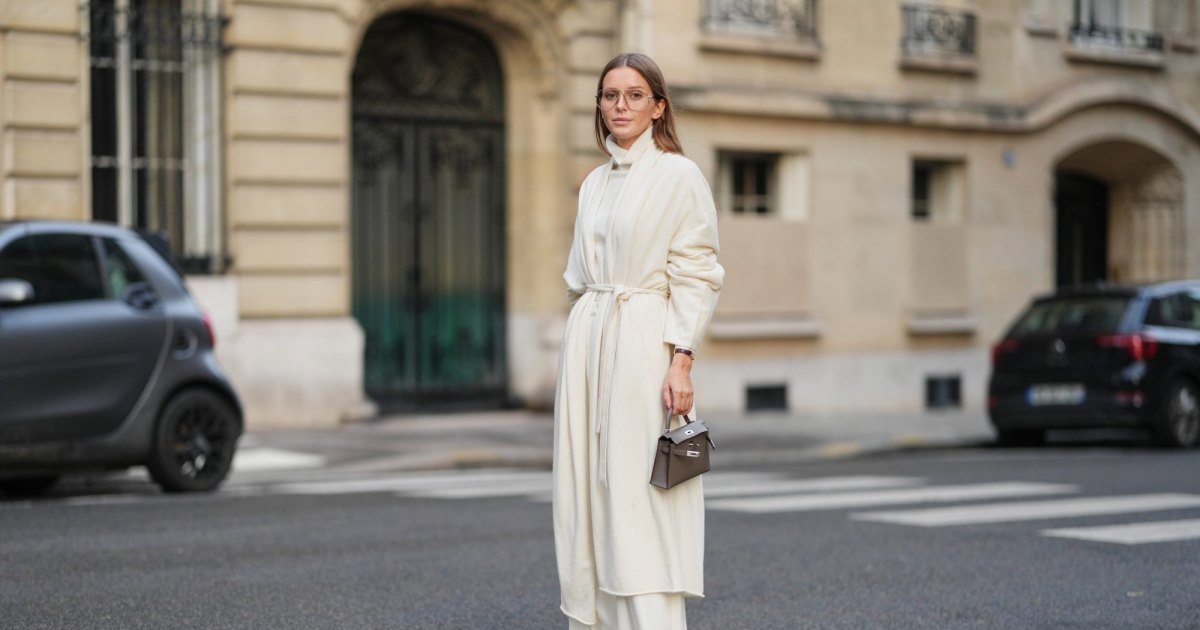 I'm a Stylist — This Budget Accessory Makes Outfits Look Polished插图 PARIS, FRANCE - DECEMBER 04: Diane Batoukina wears long light brown hair parted at the center with natural skin and neutral lipstick, a white cashmere long cardigan jacket by Lilysilk, a white cashmere turtleneck sweater by Bompard, white straight pants by Lilysilk, white leather loafers shoes by Baudoin and Lange, a grey Hermes Kelly 20 bag, during a street style fashion photo session, on December 04, 2025 in Paris, France, full body shot. (Photo by Edward Berthelot/Getty Images)