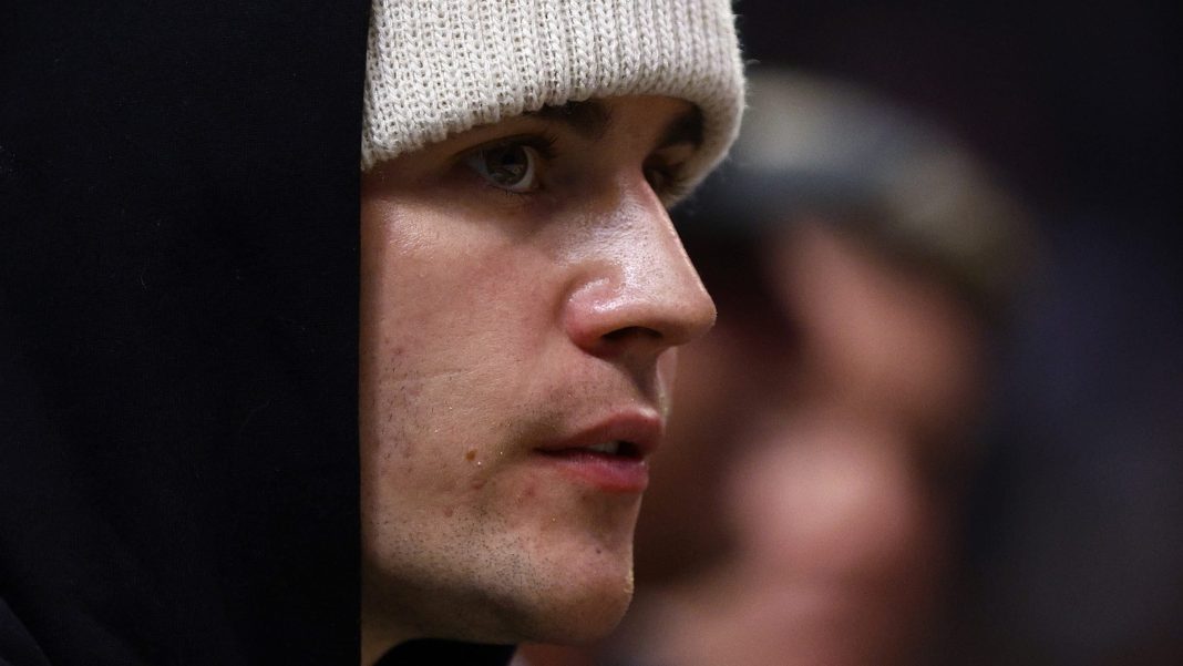 Justin Bieber Claps Back After Mom Asks for Prayers (Harsh!)