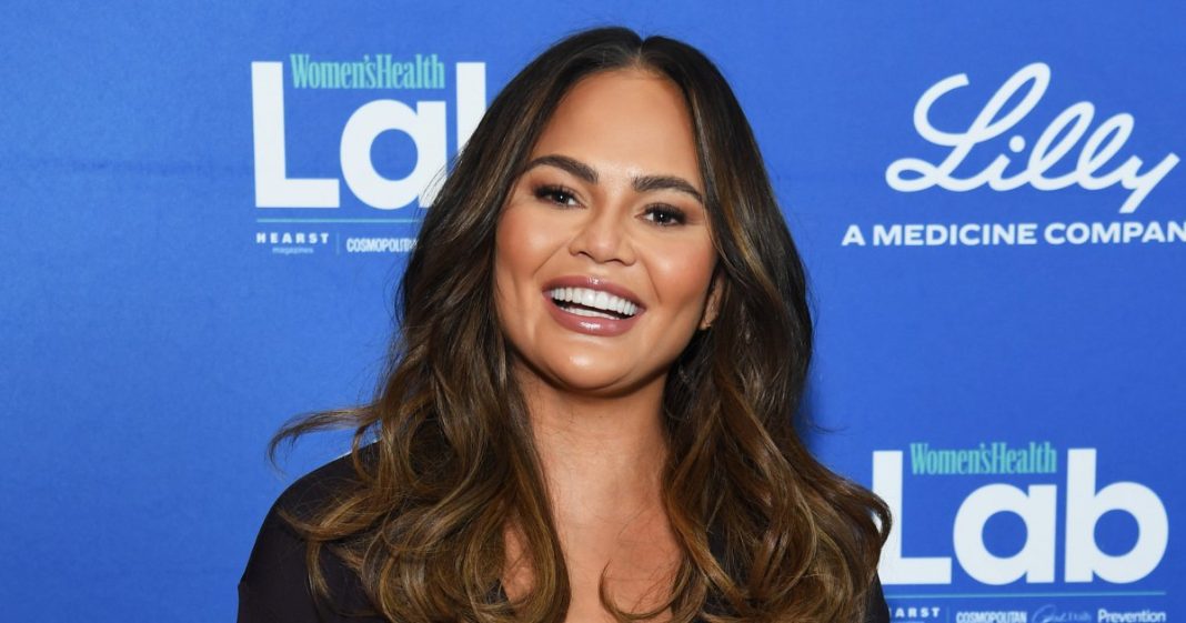 We're Copying Chrissy Teigen's Chic Outfit Formula for the Office