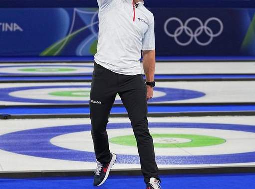 Curling Flex: Dropkin creates buzz on the ice