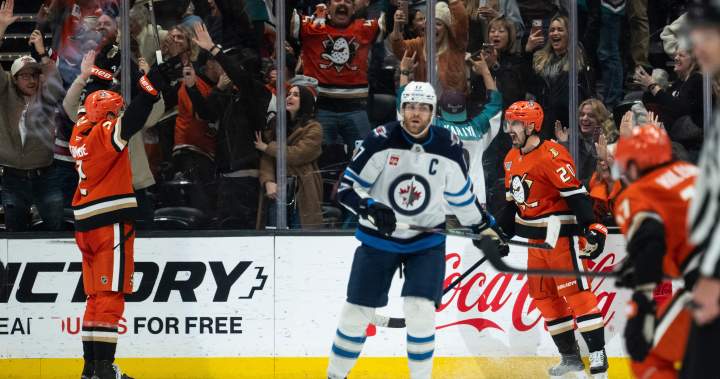 Winnipeg Jets blow two-goal lead in third, fall in OT to Ducks 5-4