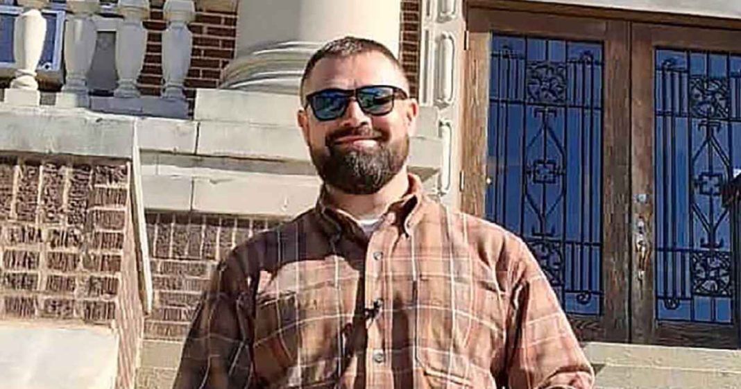 Arkansas Dad Charged With Murder Wins GOP Nomination in Sheriff’s Election