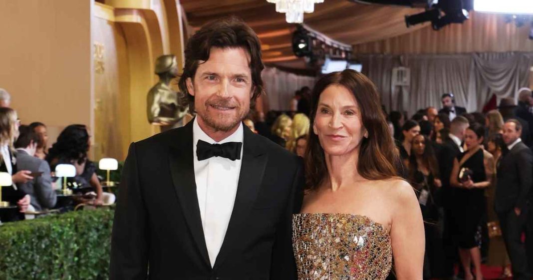 Jason Bateman Walks SAG’s 2026 Actor Awards Red Carpet With Wife Amanda Anka