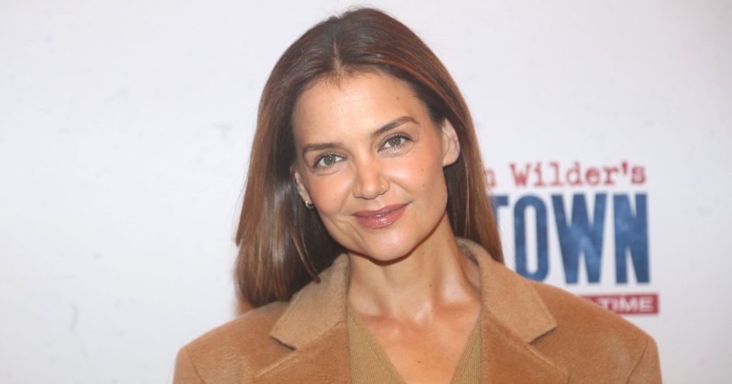 Katie Holmes' Casual-Chic Bucket Bag Style Belongs in Everyone's Spring Closet