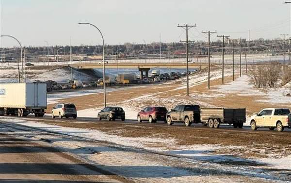Overpass strike backs up Saskatoon’s Circle Drive for second time in a week