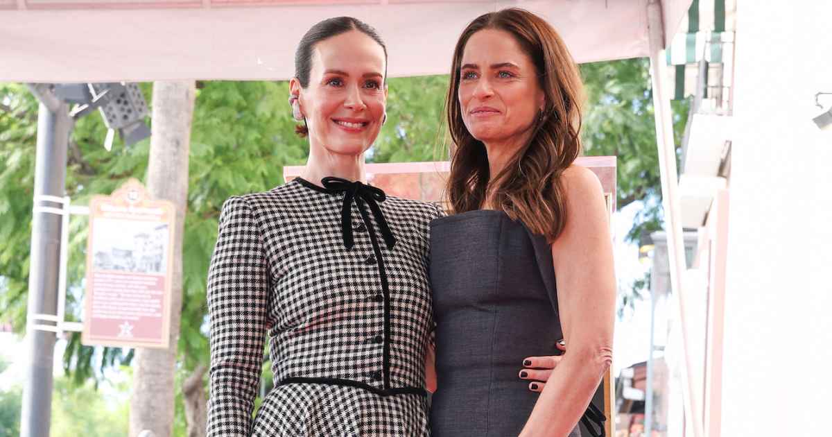 Sarah-Paulson-and-Amanda-Peet-GettyImages-2249038459