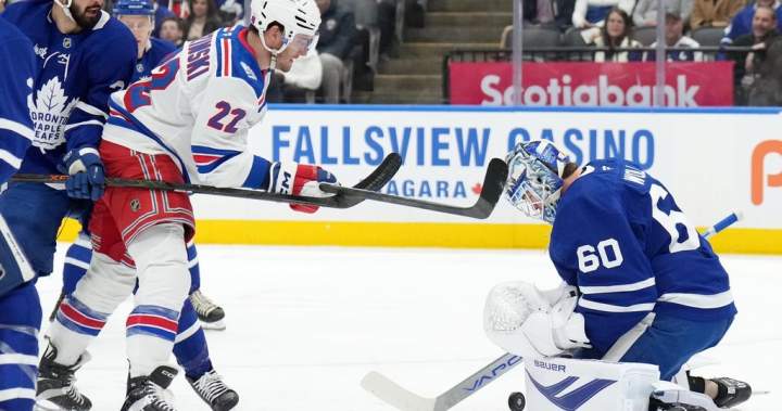 Toronto Maple Leafs down New York Rangers 4-3
