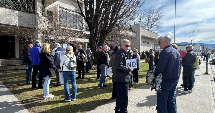 Standing room only at Kelowna public hearing on controversial land swap