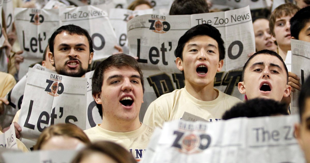 462573340 March Madness Is One Week Away and Fans Are Already Heckling Players With 90s Throwbacks