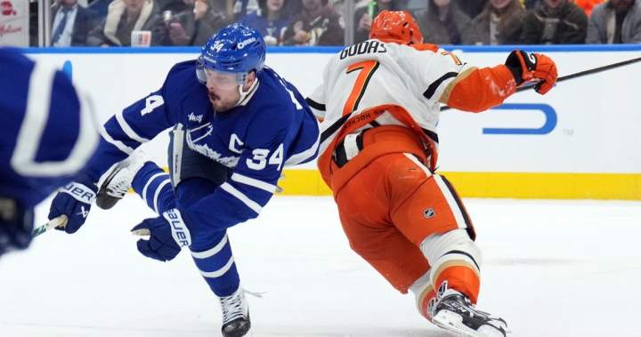 Leafs’ Matthews injured after knee-on-knee hit