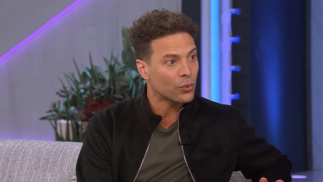 Justin Guarini on the Kelly Clarkson show.
