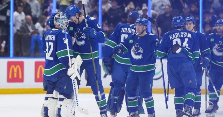 Canucks coming together late in troubled season