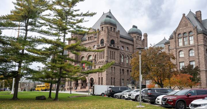 Ontario solicitor general sought 3-row, 8-seat replacement after vehicle stolen