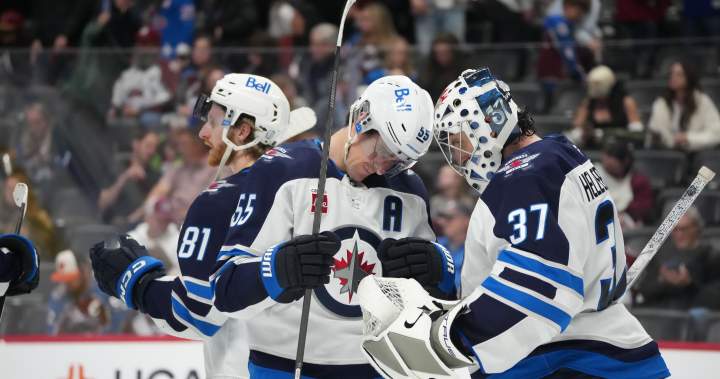 Winnipeg Jets blow two-goal lead before downing Blackhawks 4-3 in OT