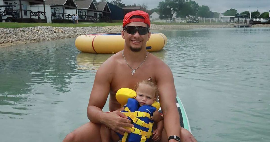 Patrick Mahomes Shows Intense Scar on His Knee 4 Months After ACL Surgery