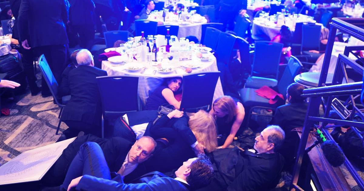 Actor Zachary Levi Details ‘Commotion’ Inside Ballroom During WHCD Shooting插图 GettyImages-2273149621 white house correspondents dinner shooter