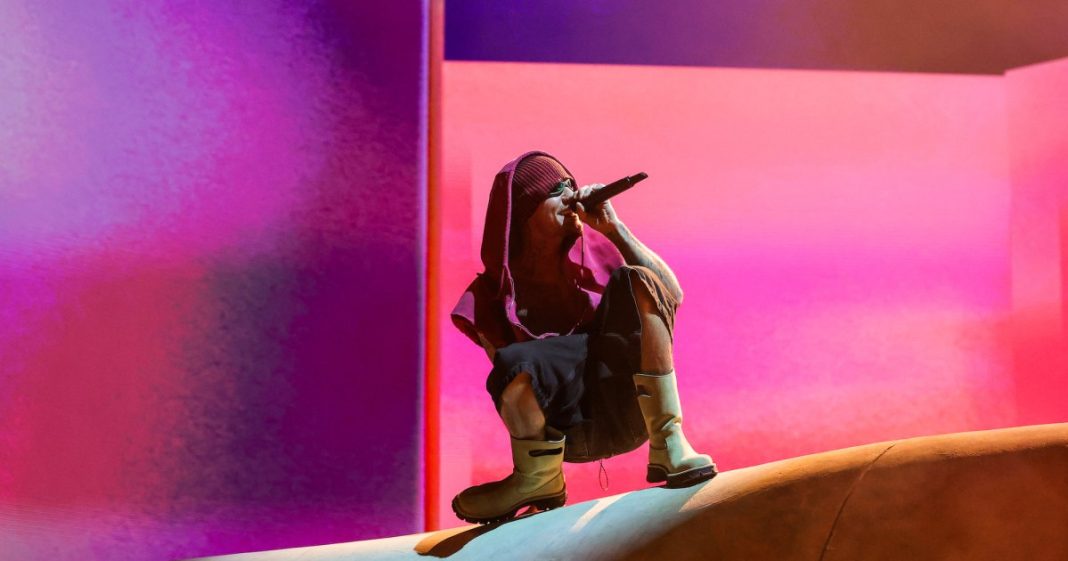 Who Was Justin Bieber's 'One Less Lonely Girl' During 2nd Coachella Set?