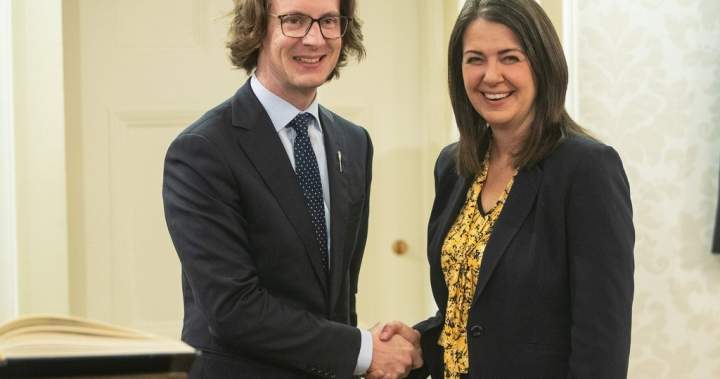 Cabinet minister who introduced Alberta separation vote says he wants a united Canada
