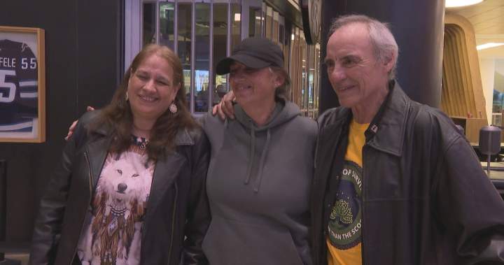Siblings separated by ’60s Scoop meet for 1st time: ‘The heart is just bursting’