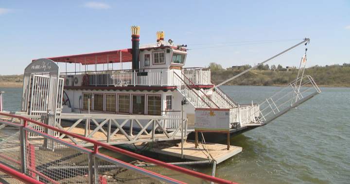 Saskatoon riverboat suspends trips, wants answers on low river levels