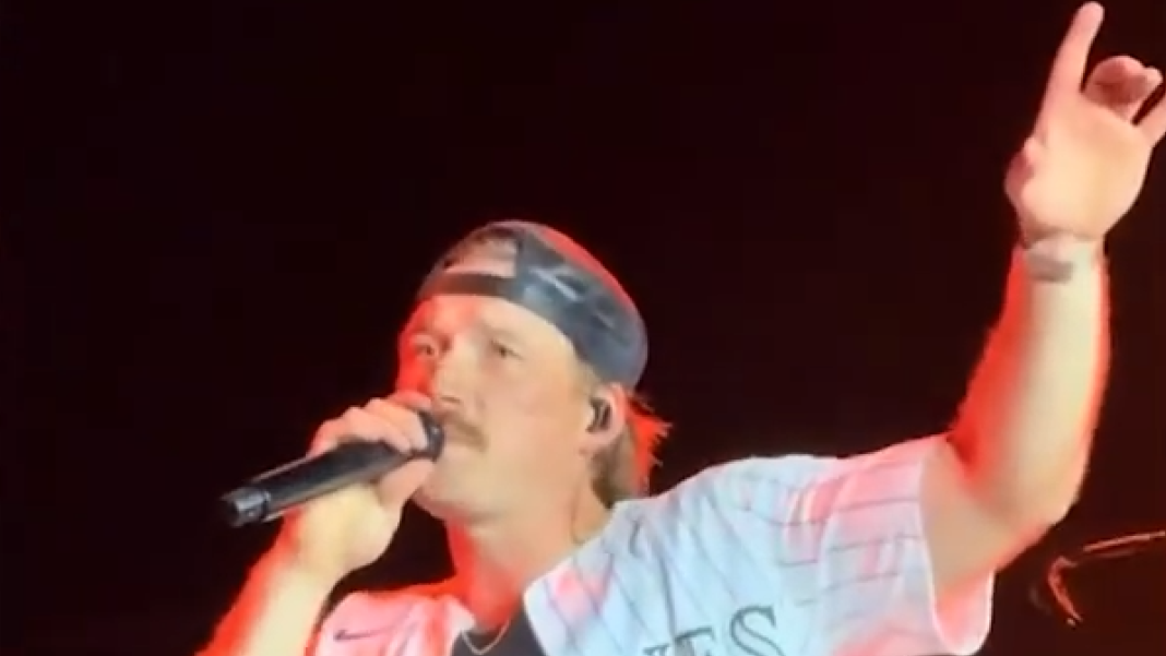 Morgan Wallen Overturns Piano After Technical Difficulties on Stage