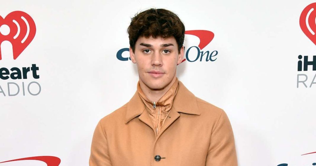 Noah Beck Takes Dad to 2026 World Cup Game Amid Mom and Sister’s Scandals