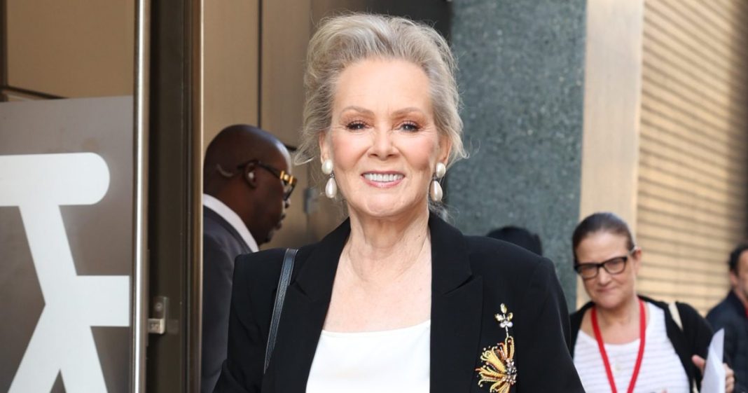 Jean Smart's Lounge Pants Are So Flattering on Women Over 50