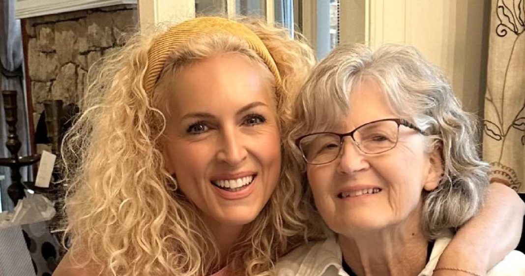 Little Big Town's Kimberly Schlapman Details Caring for Mom Amid Parkinson's