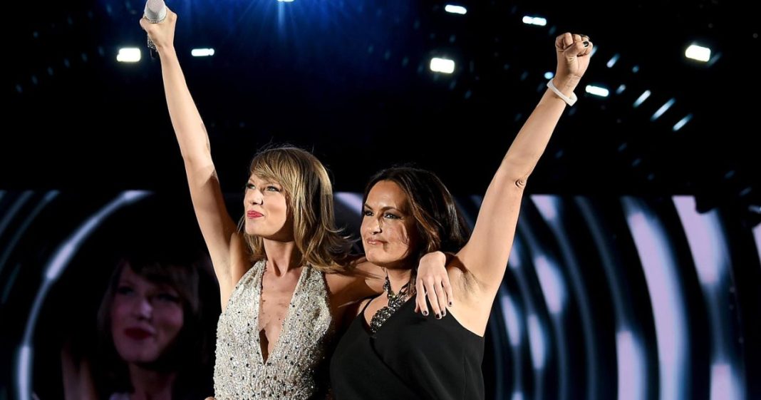 Taylor Swift and Mariska Hargitay’s Friendship Timeline Explained