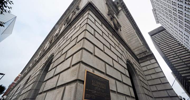 U.S. judge disciplined for sex in chambers apologizes for ‘offensive conduct’