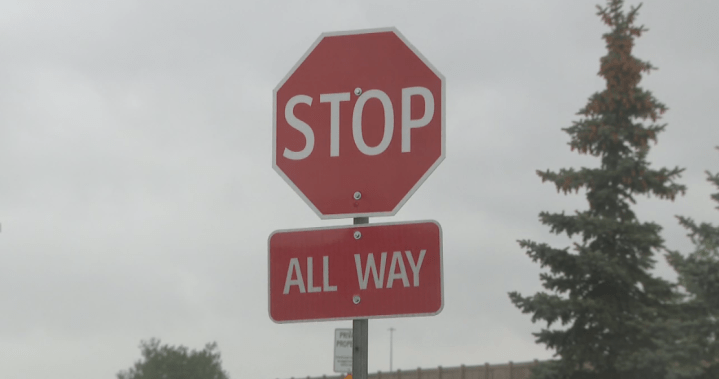 New 4-way stop removed after causing traffic nightmare in Maple Crest neighbourhood
