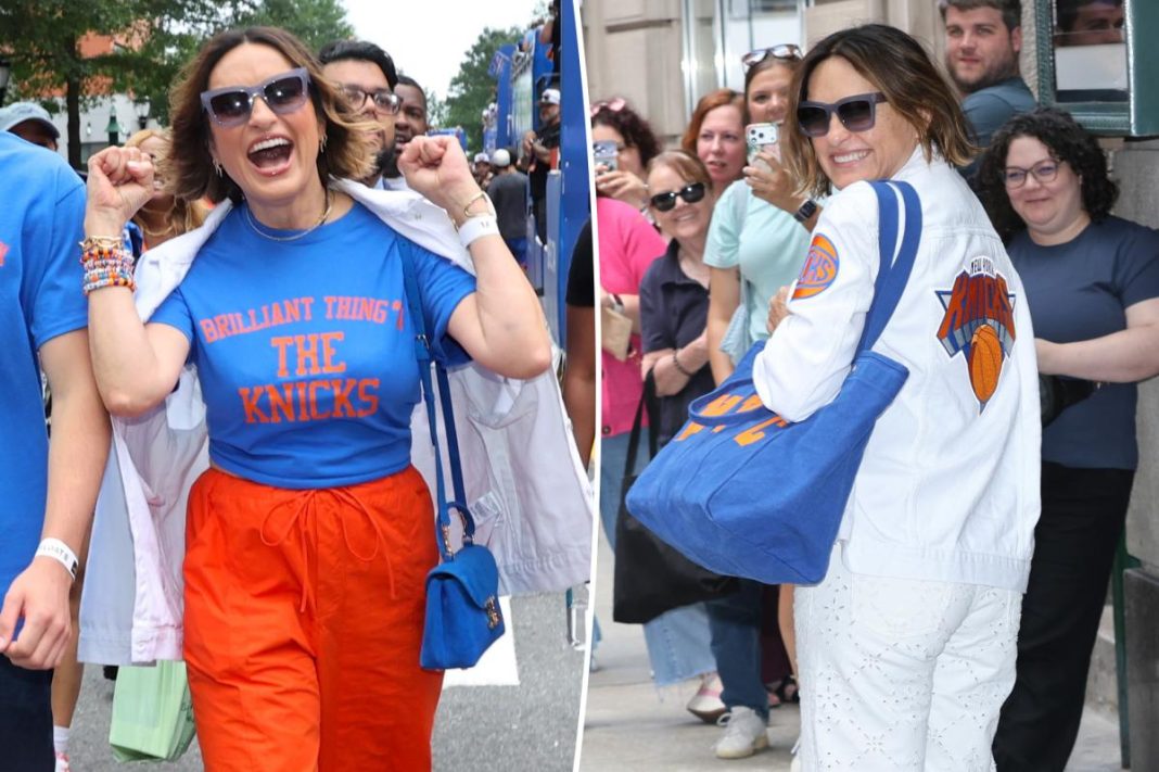 Mariska Hargitay’s custom canvas Knicks tote is a stylish way to celebrate NYC