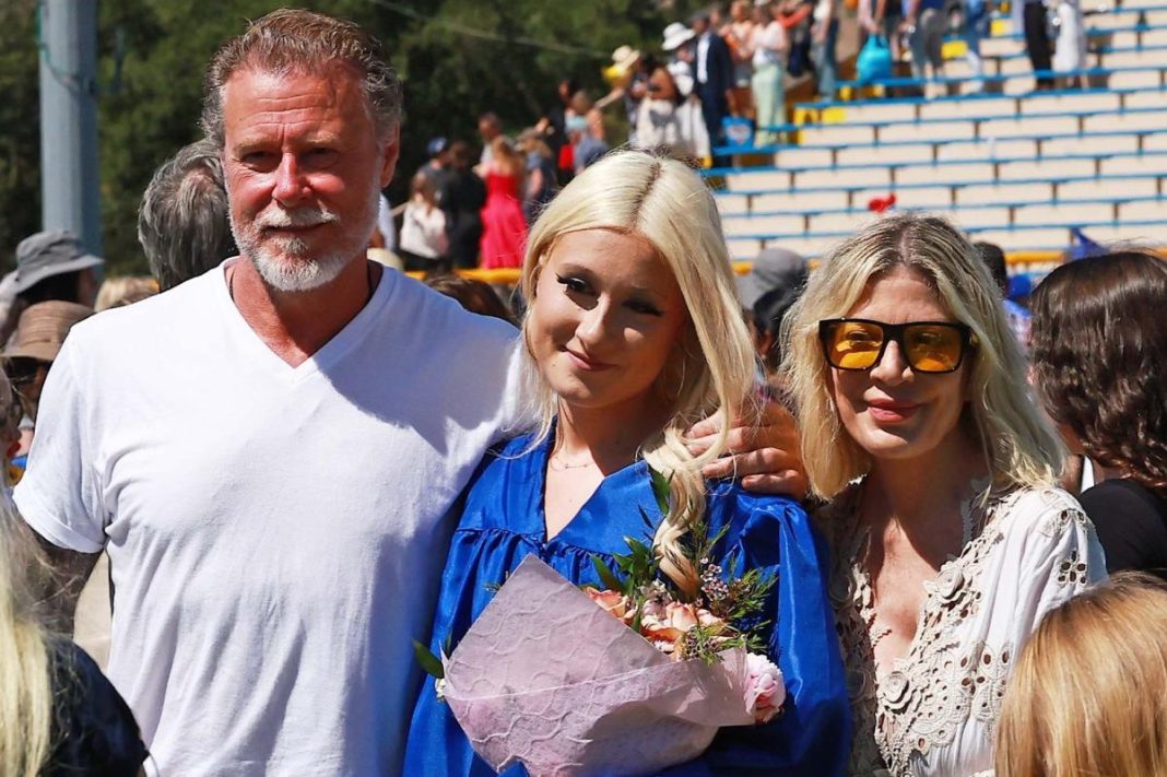Tori Spelling and Dean McDermott reunite at daughter Stella’s high school graduation 7 months after divorce